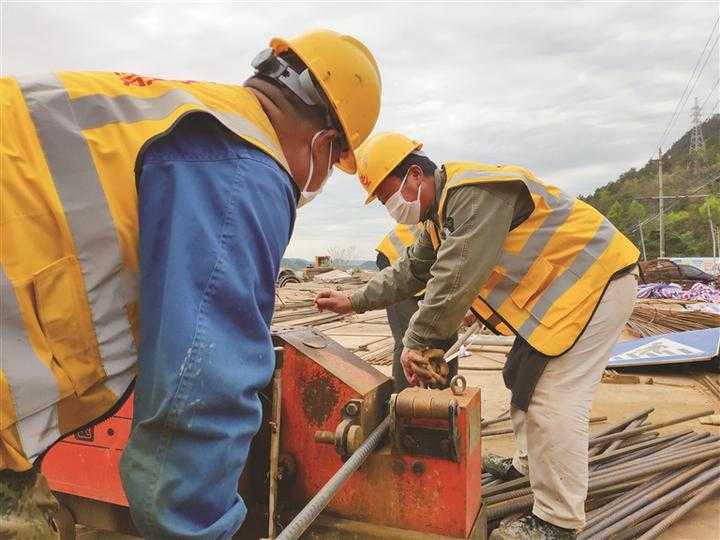 生產生活秩序逐步恢復 綜改建投復工項目全線鋪開