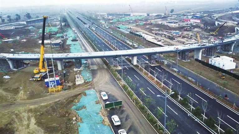 克服難題 小牛線西延140米鋼箱梁匝道橋成功合龍