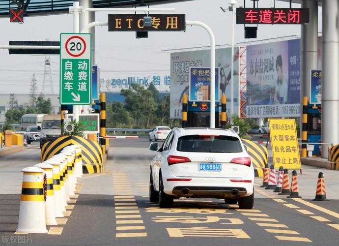 元旦小長假期間高速不免費通行 交警提醒注意行車安全