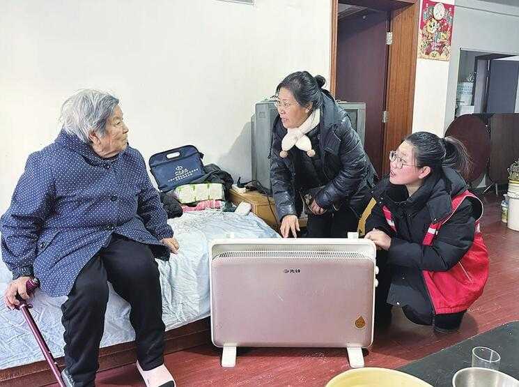 熱力主管道漏水 216戶居民停暖 多方連夜搶修恢復供熱
