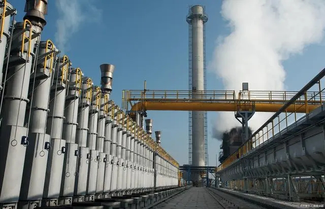 鋼軌溫度達45℃ ——看西山煤電烈日下的“巡熱人”