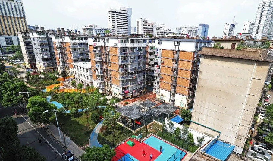 我市一些老舊小區面貌煥然一新：小區微花園 身邊好風景 